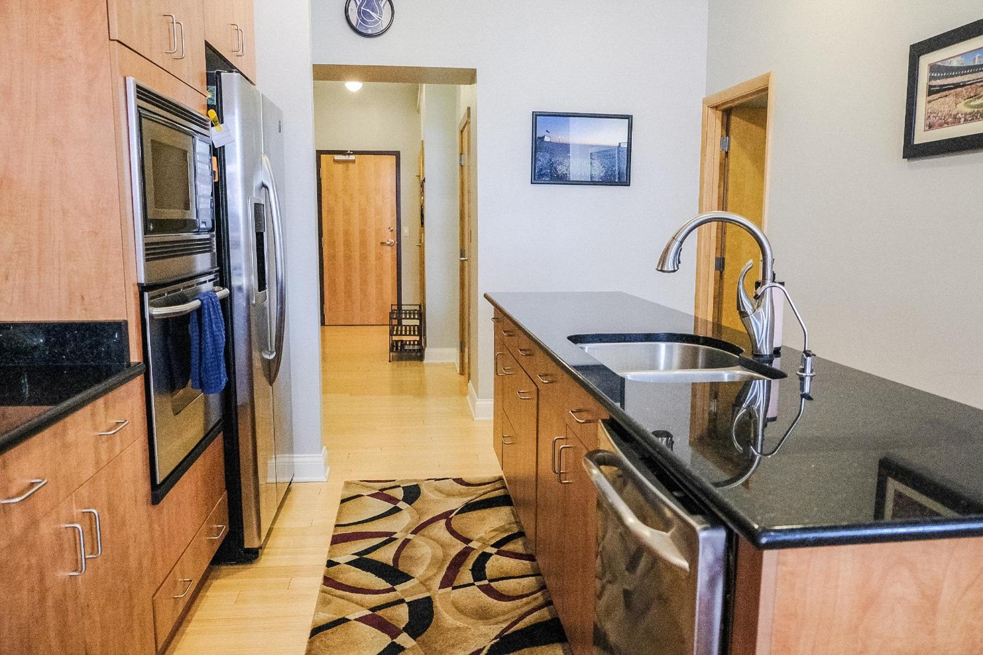 شقة Modern Lofts Next To Georgia St. & Convention Ctr. إنديانابوليس الغرفة الصورة
