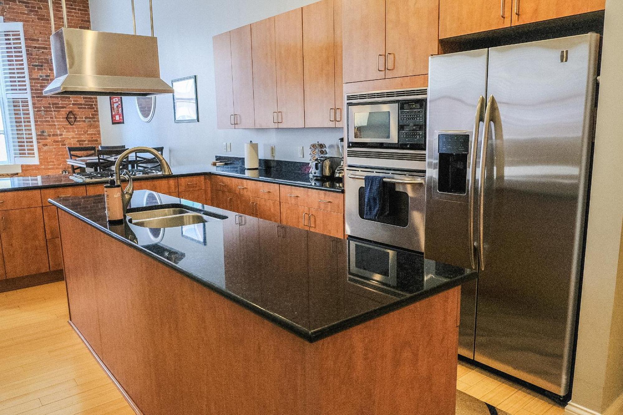 شقة Modern Lofts Next To Georgia St. & Convention Ctr. إنديانابوليس الغرفة الصورة