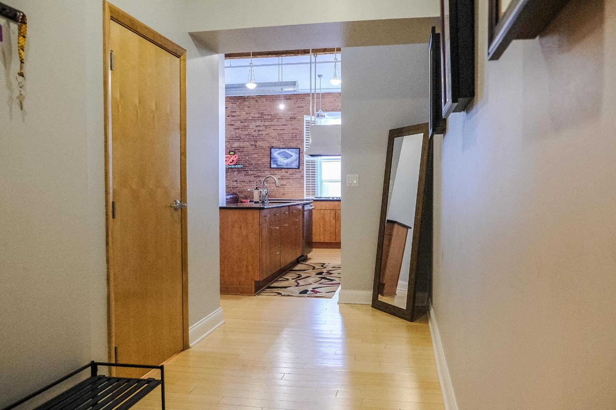 شقة Modern Lofts Next To Georgia St. & Convention Ctr. إنديانابوليس الغرفة الصورة
