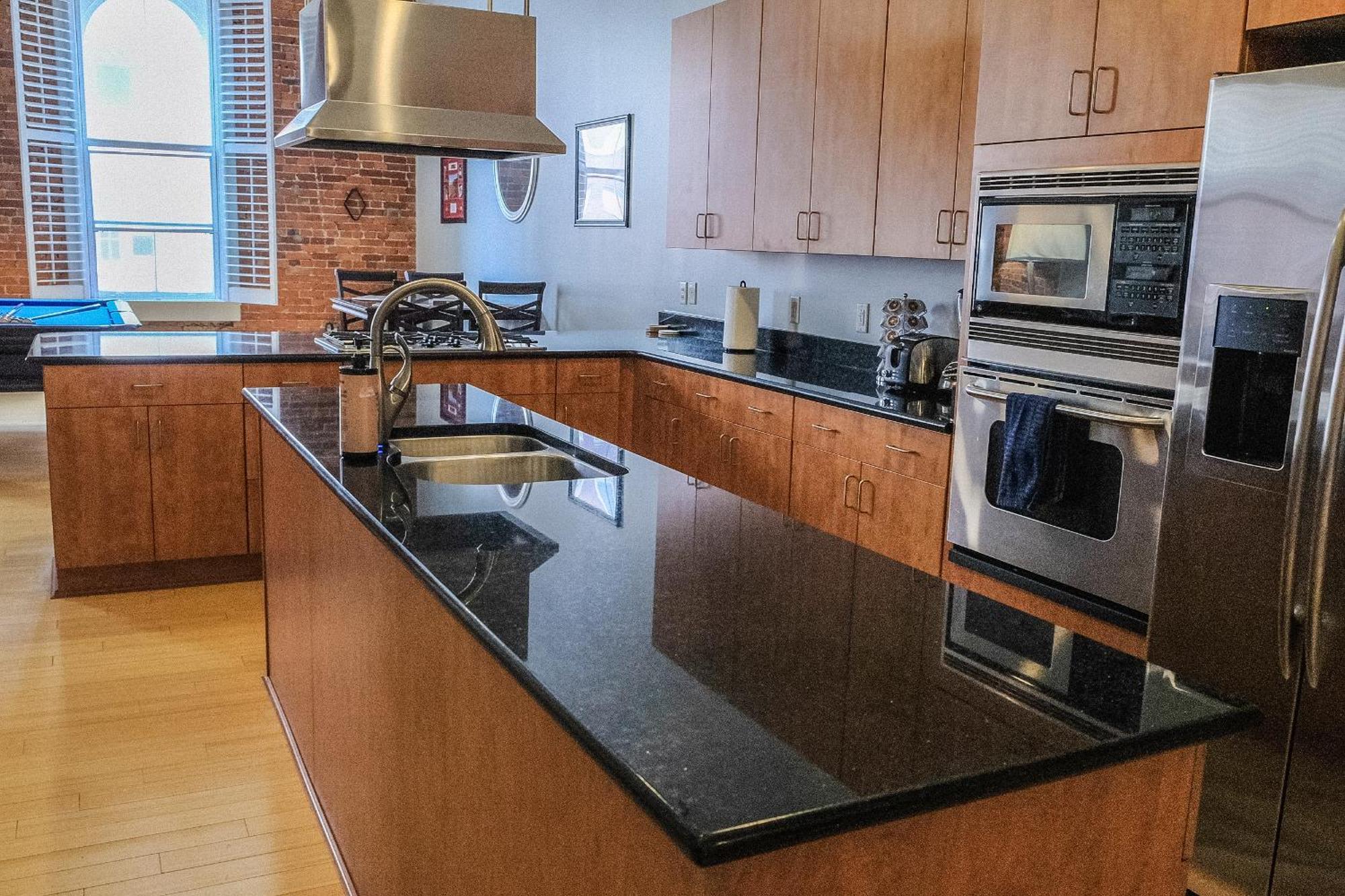 شقة Modern Lofts Next To Georgia St. & Convention Ctr. إنديانابوليس الغرفة الصورة